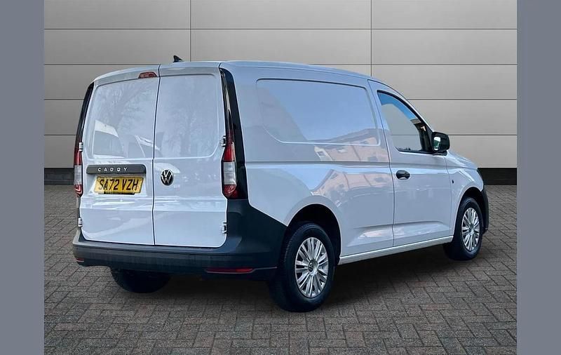 Usado VW Caddy 101 HP (74 kW) 2022 Branco Monovolume