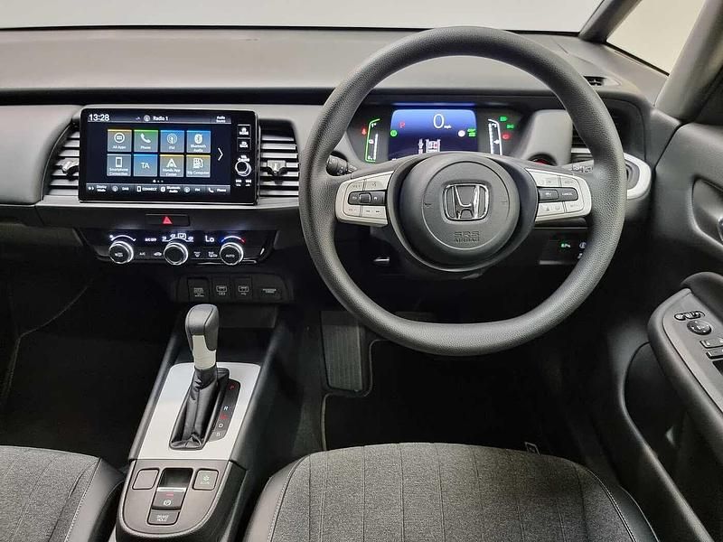 Used Honda Jazz Hybrid 109 HP (80 kW) 2021 White Hatchback