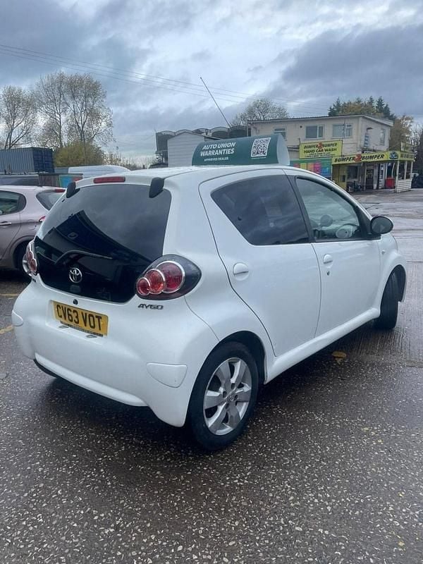 Used Toyota Aygo Style 68 HP (50 kW) 2013 White Hatchback