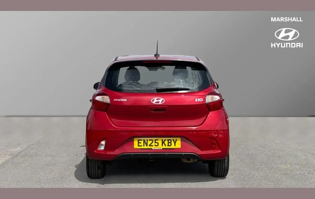 Used Hyundai i10 Advanced 63 HP (46 kW) 2025 Red Hatchback