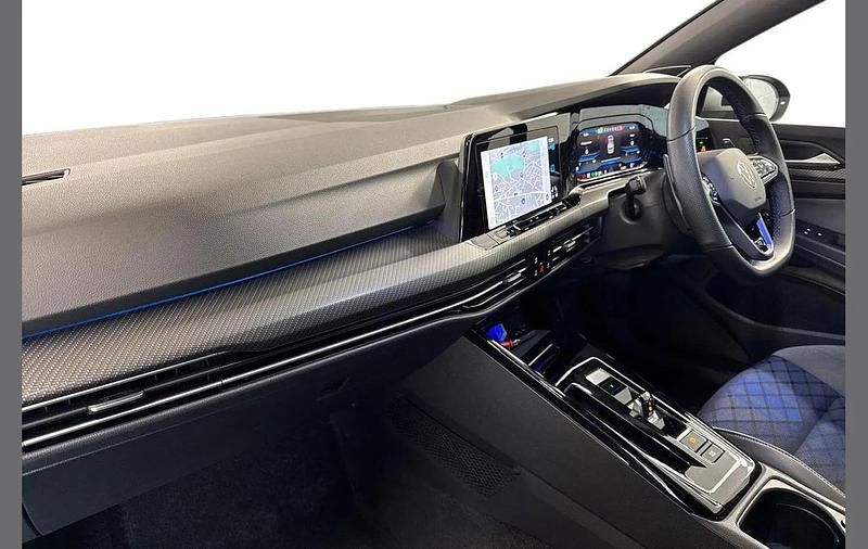Second-hand VW Golf VIII R 315 CP (231 kW) 2023 Negru Hatchback