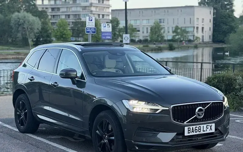 Used Volvo XC60 Momentum 190 HP (139 kW) 2019 SUV
