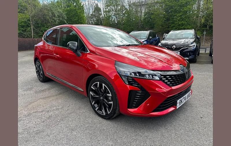 Used Renault Clio V Techno 90 HP (66 kW) 2024 Flame red  Hatchback