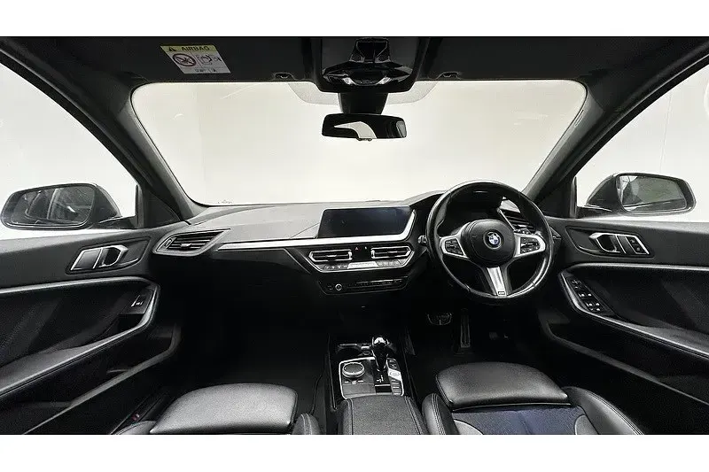 Second-hand BMW 118 M Sport 2023 Negru Hatchback