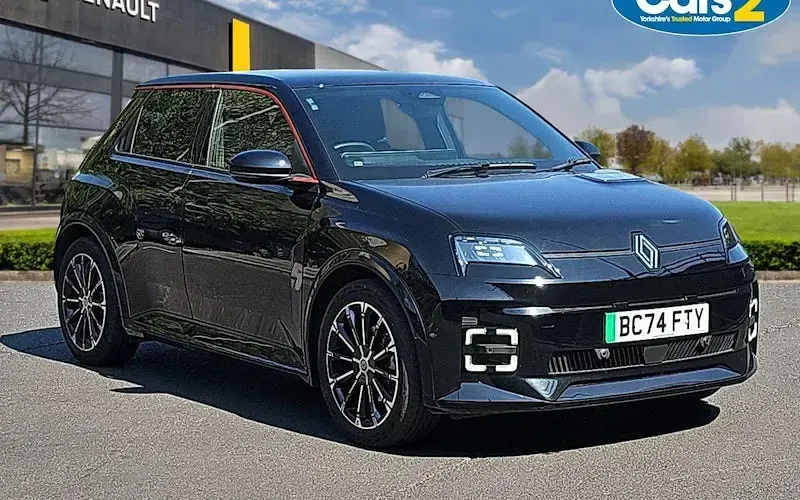 Used Renault 5 E-Tech Iconic 110 kW (150 HP) 2025 Hatchback