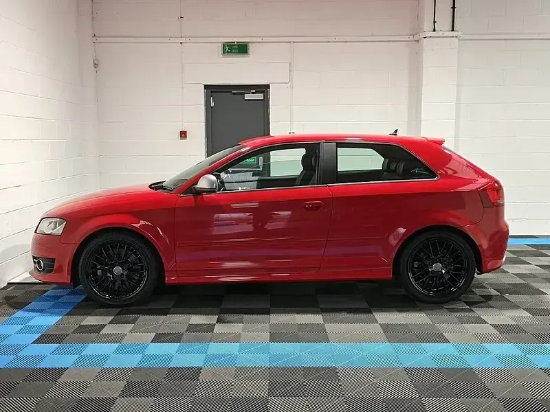 Usado Audi S3 Sportback Design 261 HP (191 kW) 2009 Vermelho Citadino