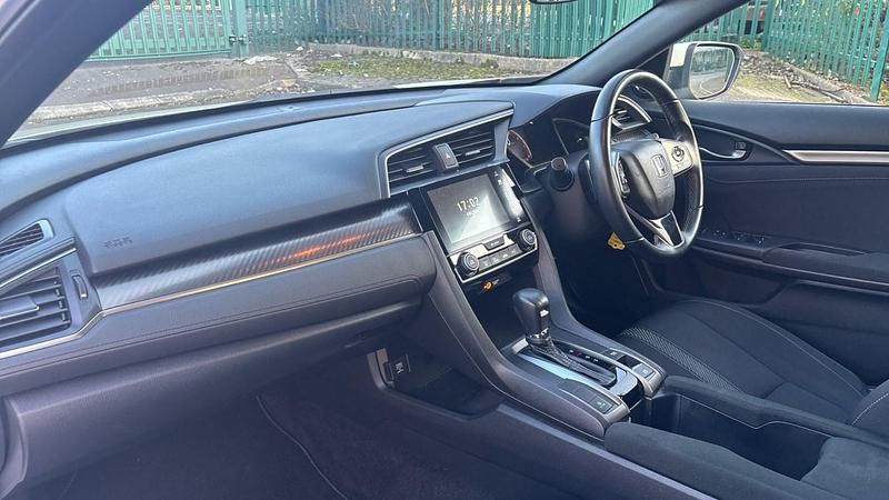 Used Honda Civic Sport 182 HP (133 kW) 2019 White Hatchback