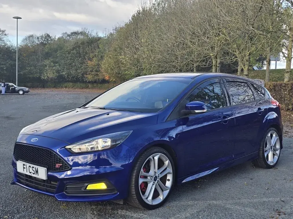 Used Ford Focus ST 250 HP (183 kW) 2015 Blue Hatchback