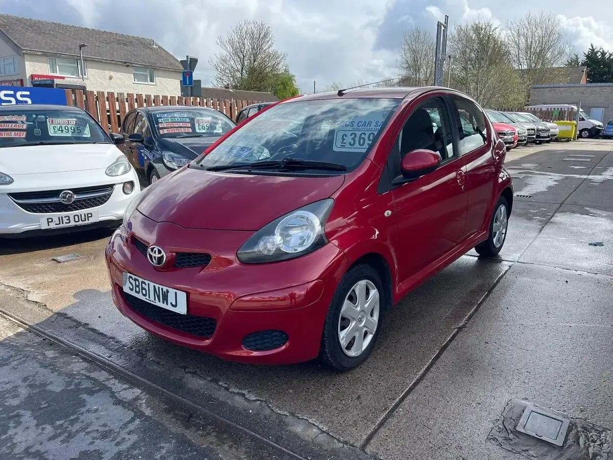 Used Toyota Aygo 68 HP (50 kW) 2011 Red Hatchback