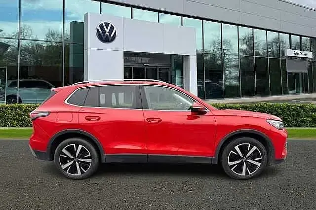 Used VW Tiguan Elegance 150 HP (110 kW) 2025 Red SUV
