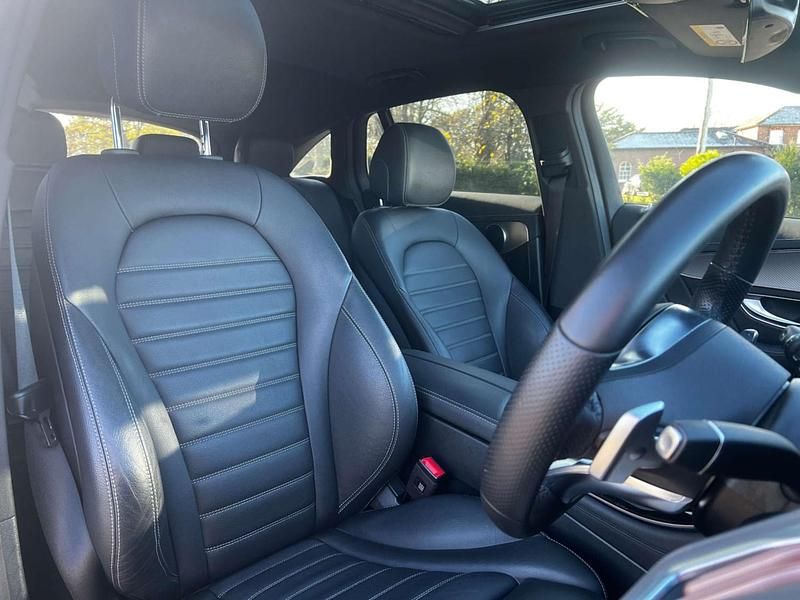 Usado Mercedes EQC400 AMG Line Premium 300 kW (408 CV) 2022 Negro SUV