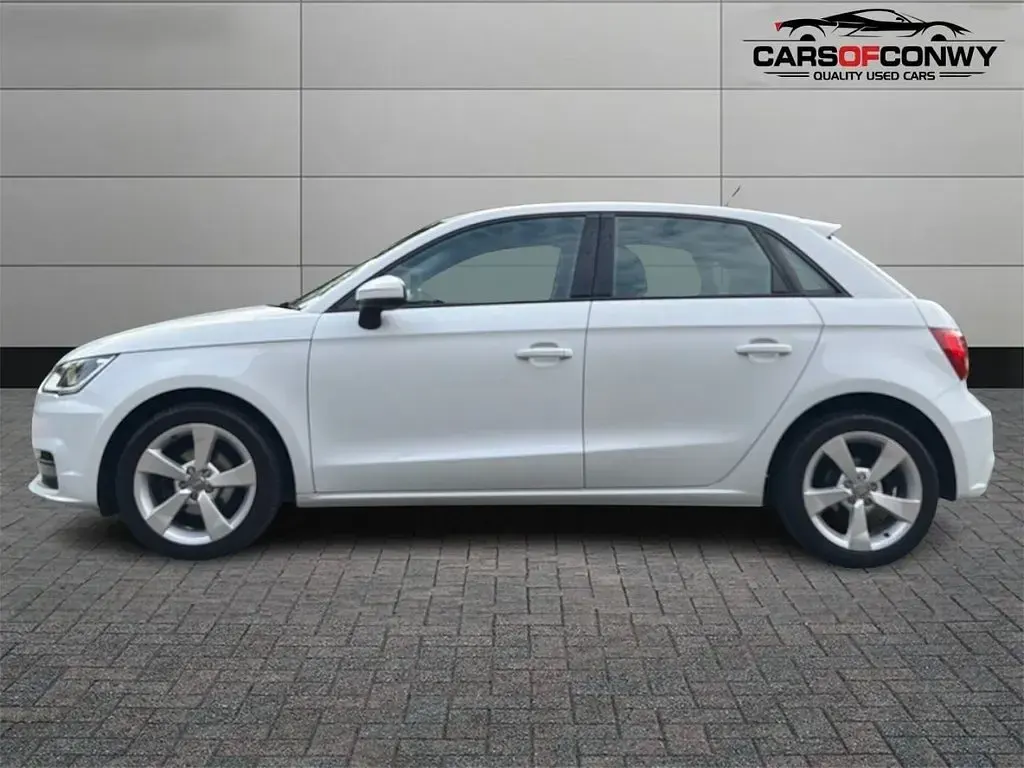Used Audi A1 Sportback Sport 95 HP (69 kW) 2015 White Hatchback