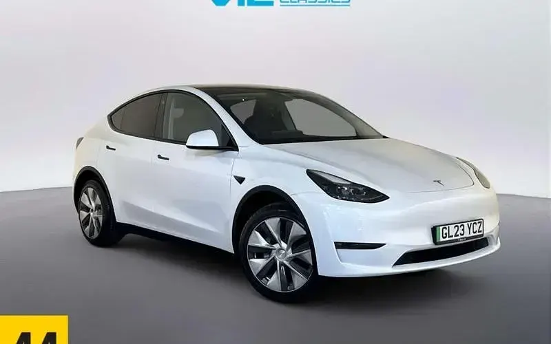 Używany Tesla Model Y Long Range AWD 286 kW (389 KM) 2025 SUV