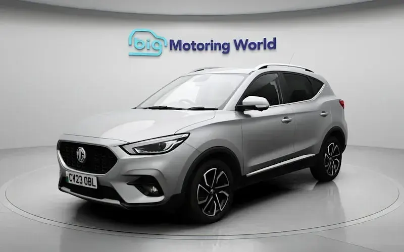 Usado MG ZS Exclusive 106 CV (77 kW) 2023 Plateado SUV