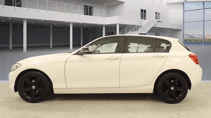 Used BMW 118 Sport Line 2015 White Hatchback