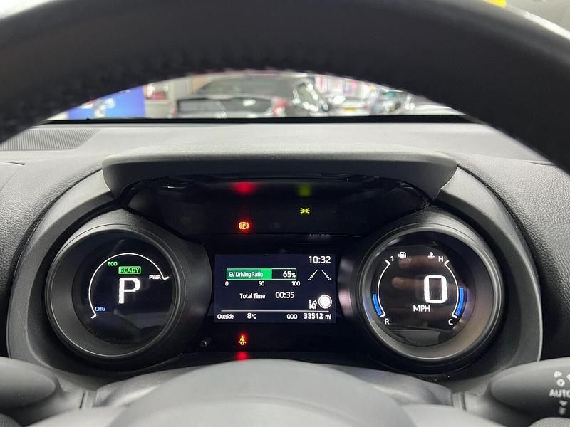 Used Toyota Yaris Hybrid Design 116 HP (85 kW) 2023 Black Hatchback