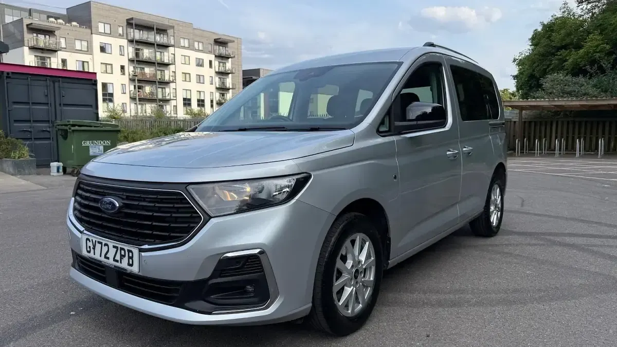 Used Ford Grand Tourneo Connect Titanium 122 HP (89 kW) 2022 Silver MPV