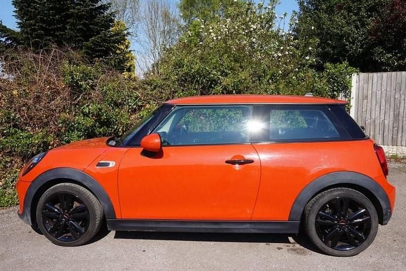 Used Mini ONE Hatch 102 HP (75 kW) 2018 Orange Hatchback