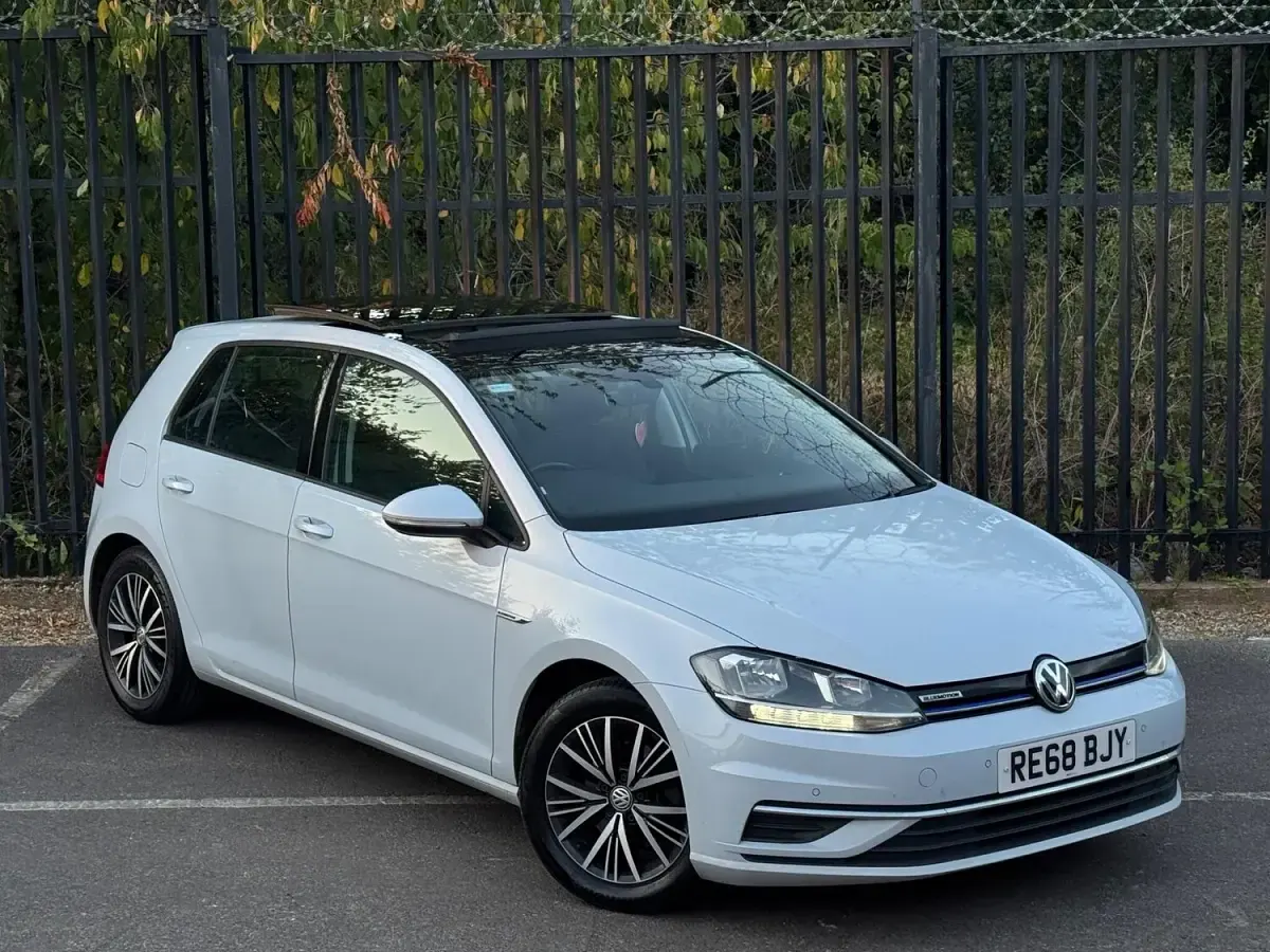 Used VW Golf VII SE 130 HP (95 kW) 2018 Silver Hatchback