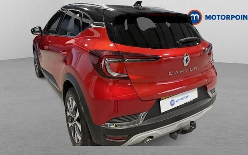 Used Renault Captur Version S 140 HP (102 kW) 2021 Red/black SUV