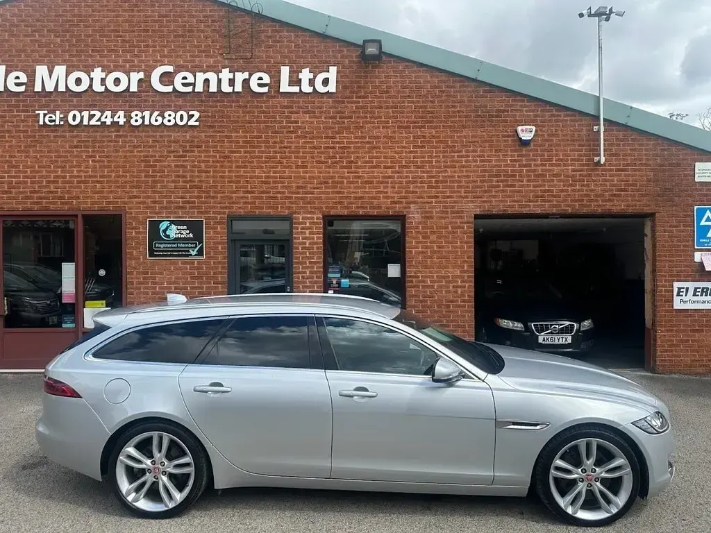 Used Jaguar XF Sportbrake Portfolio 300 HP (220 kW) 2018 Silver Estate
