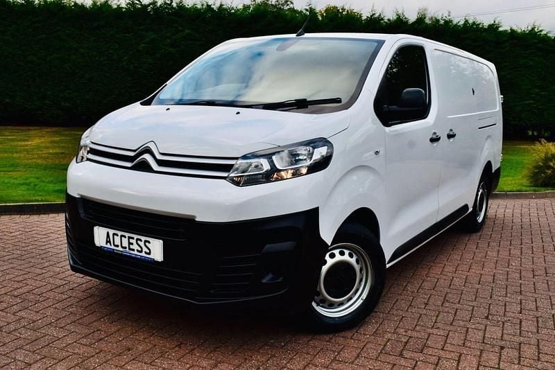White Used 2022 Citroën Dispatch MPV | £15,995 (Fair price) - Image 1/4