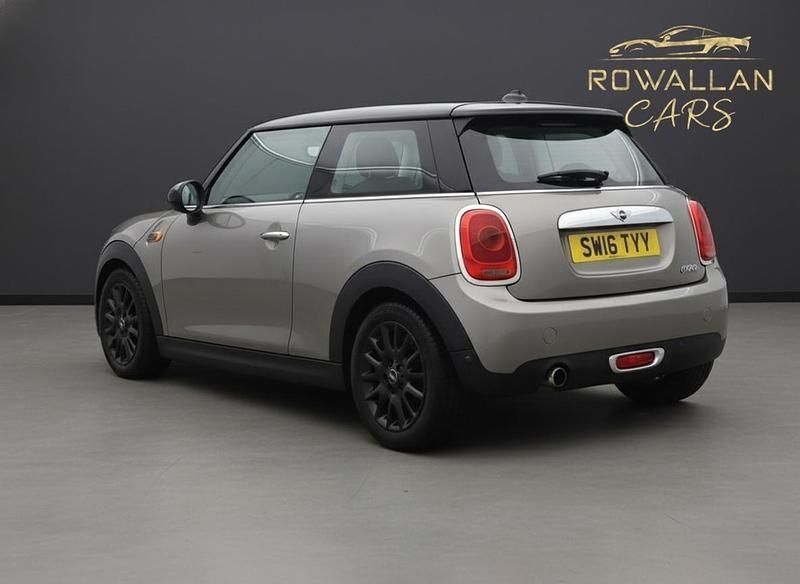 Używany Mini Cooper Hatch 2016 Srebrny Hatchback
