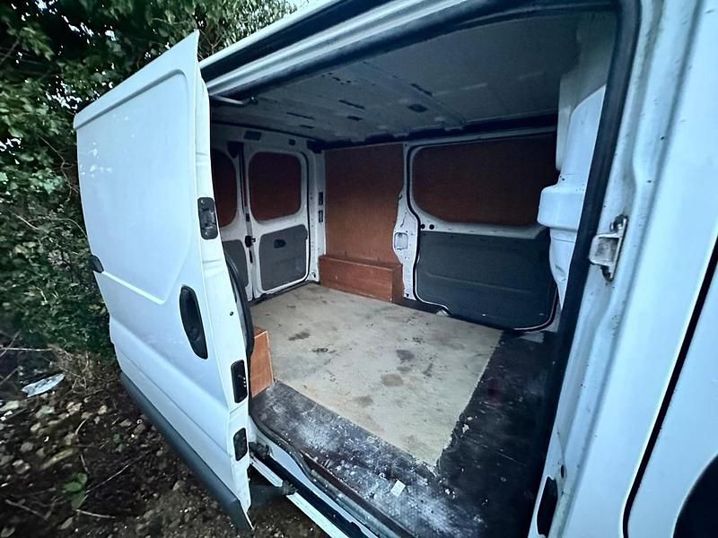 Used Vauxhall Vivaro 90 HP (66 kW) 2008 White MPV