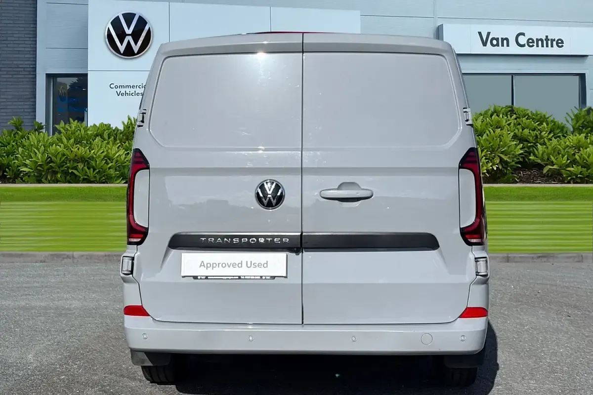 Usado VW Transporter Pro 110 HP (80 kW) 2025 Cinzento Van
