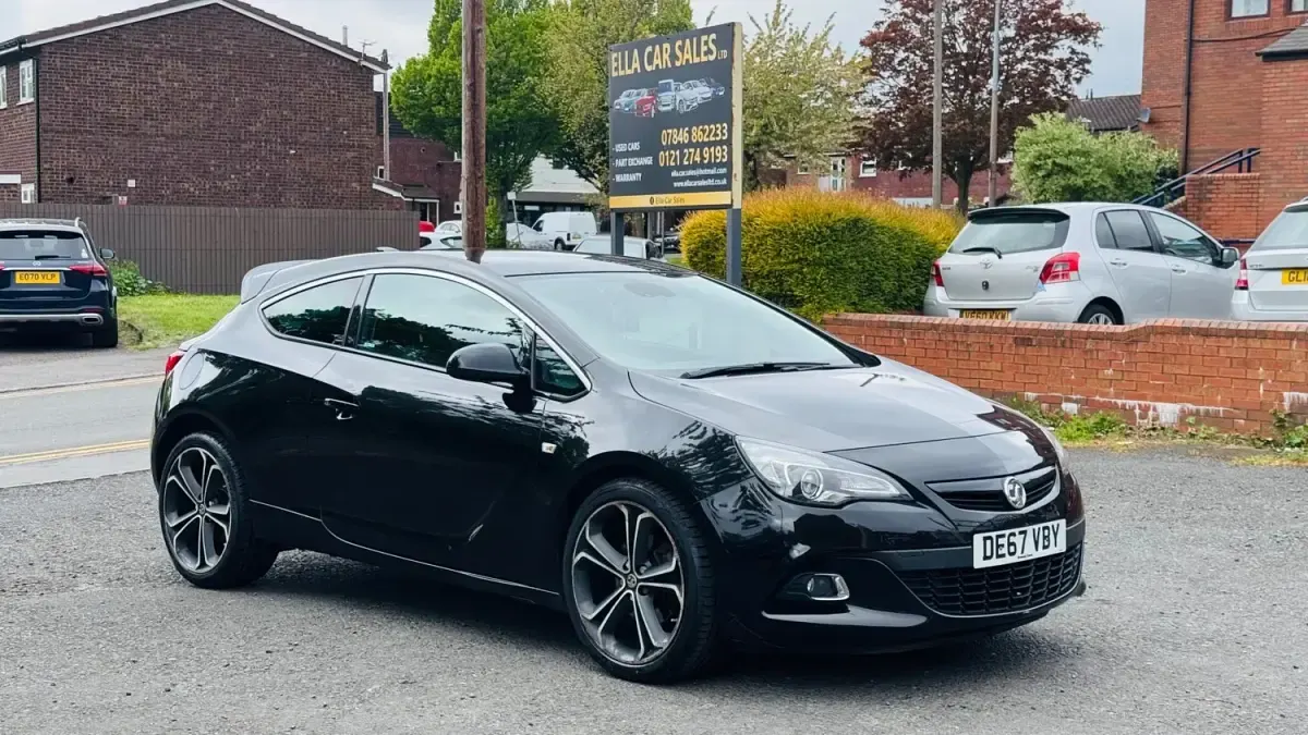 Second-hand Vauxhall Astra Edition 120 CP (88 kW) 2017 Negru Coupe