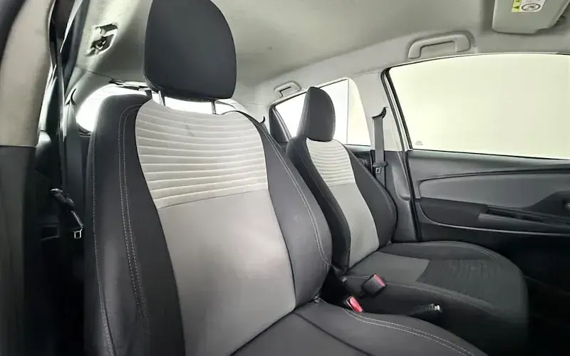Used Toyota Yaris 101 HP (74 kW) 2018 Silver Hatchback