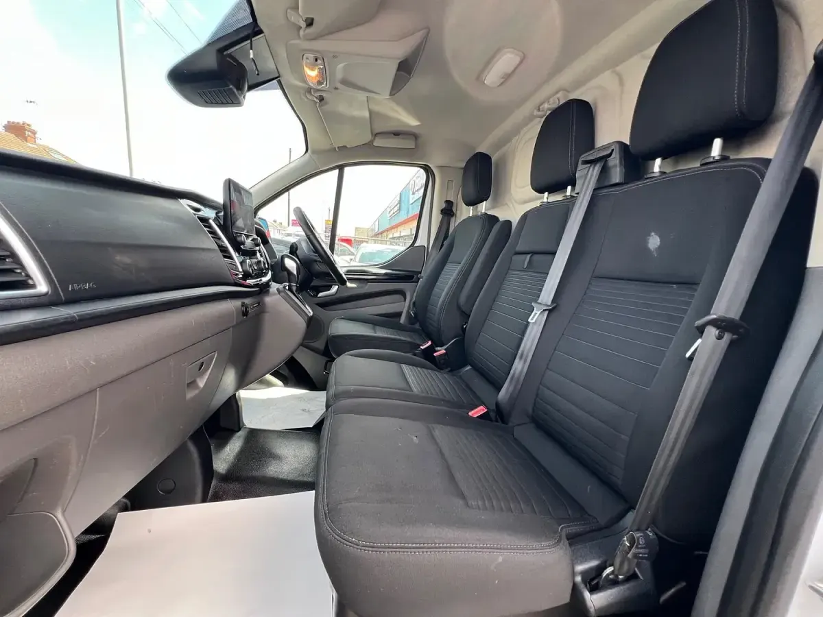 Used Ford Transit Custom Limited 120 HP (88 kW) 2022 White Van