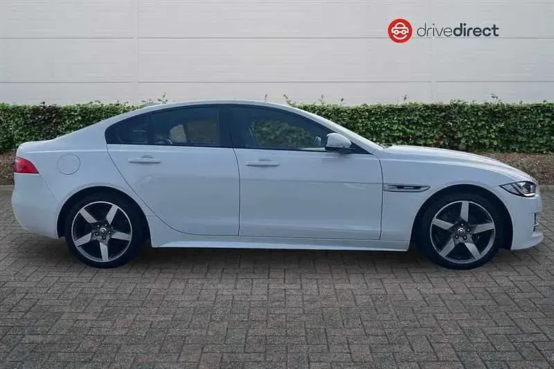 Used Jaguar XE R-Sport 180 HP (132 kW) 2018 White Sedan