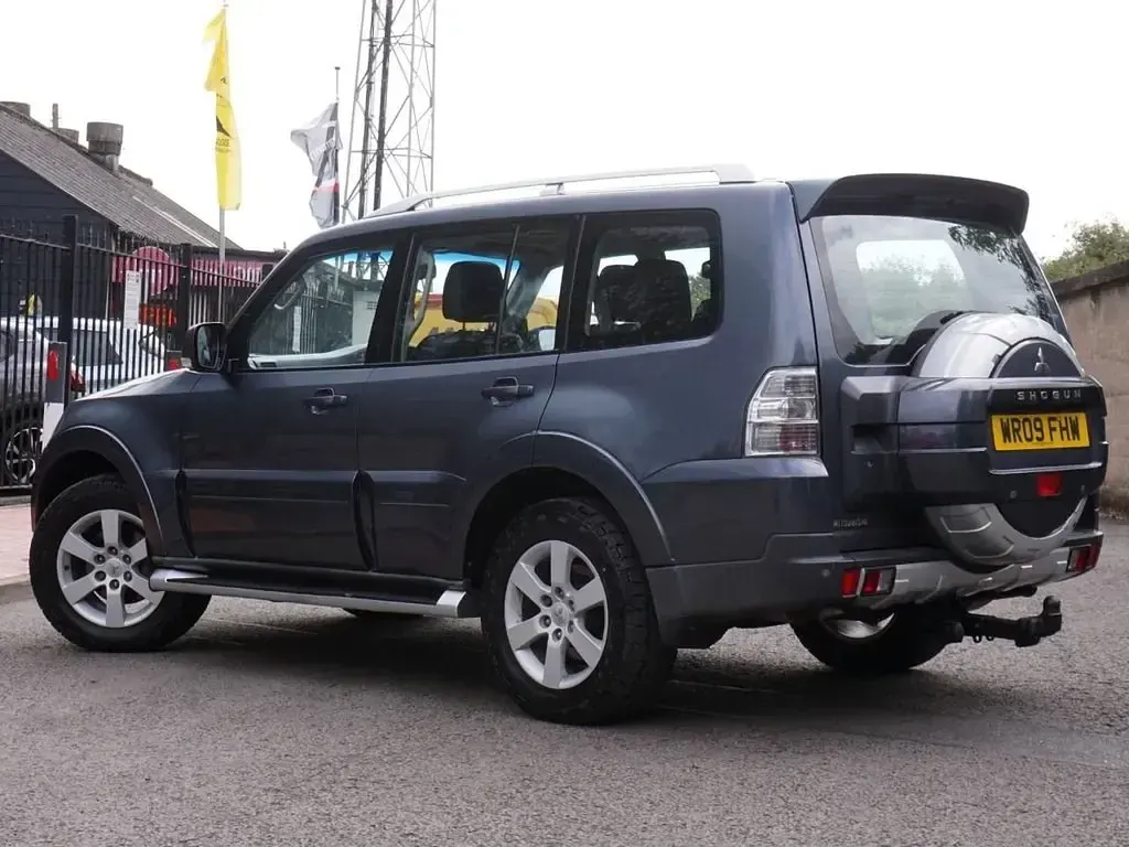 Usado Mitsubishi Shogun Elegance 2009 Cinzento SUV
