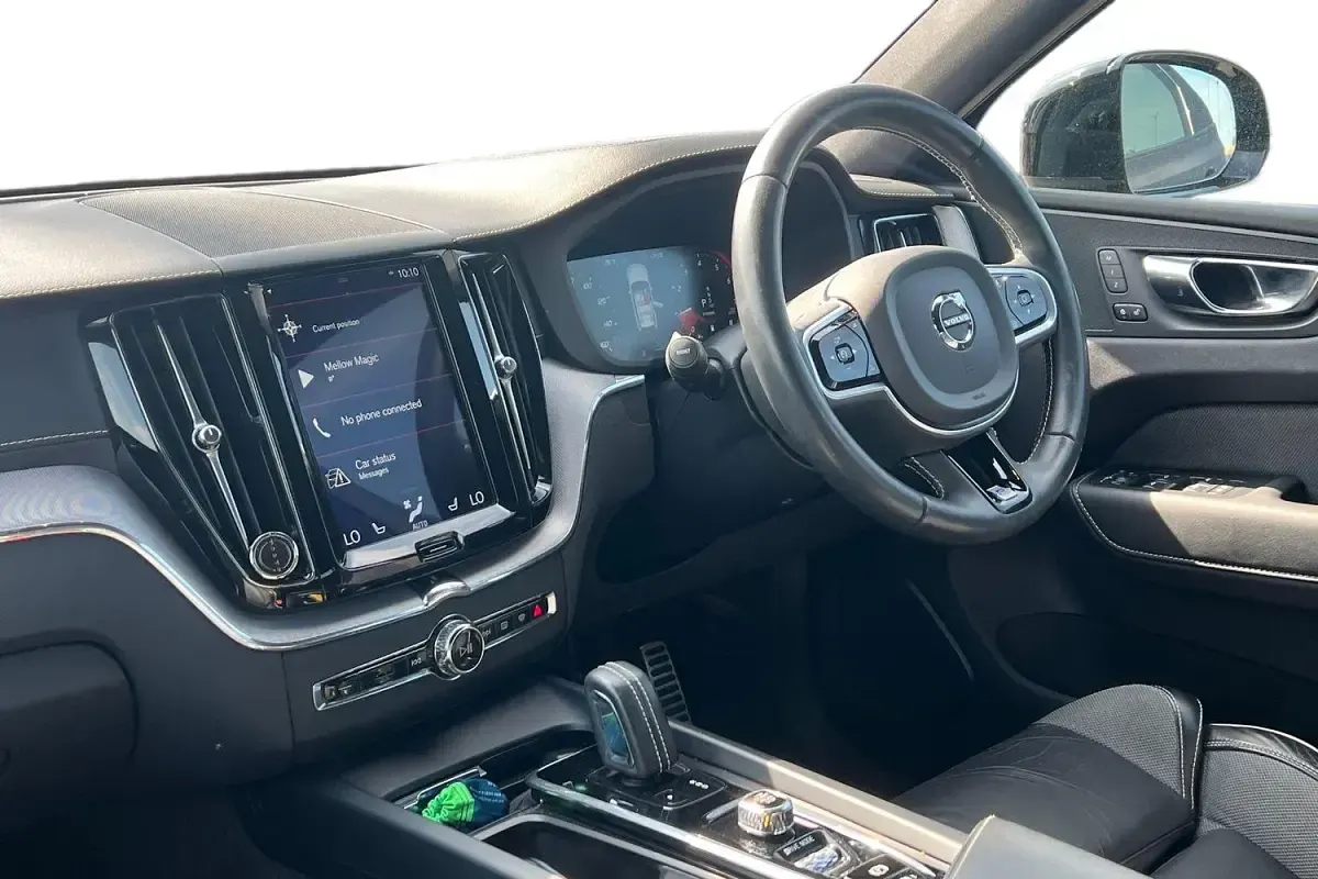 Used Volvo XC60 R-Design Pro 250 HP (183 kW) 2020 Black SUV