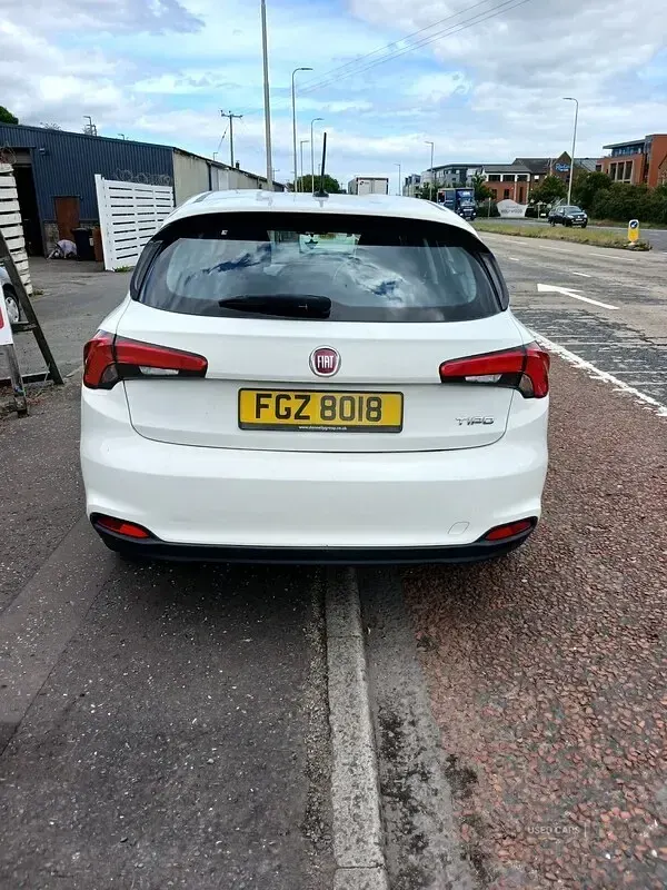 Used Fiat Tipo Easy 95 HP (69 kW) 2017 White Hatchback