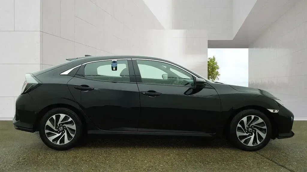 Used Honda Civic SE 129 HP (94 kW) 2018 Black Hatchback