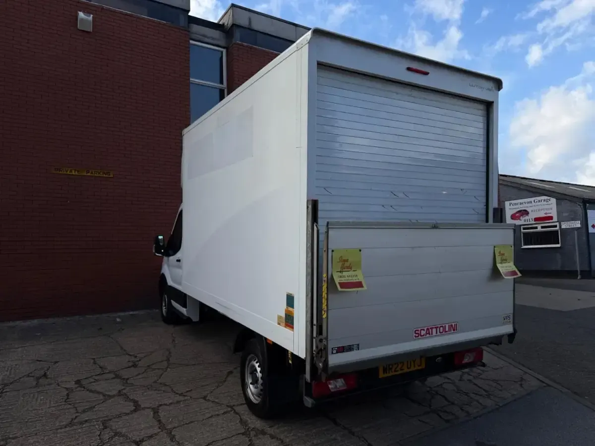 Usado Ford Transit S 130 HP (95 kW) 2022 Branco Cabrios