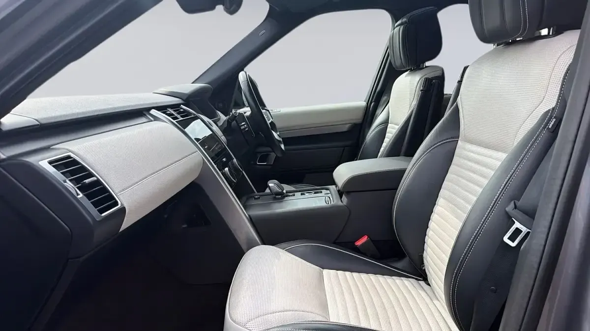 Used Land Rover Discovery HSE Dynamic 2022 Eiger grey SUV