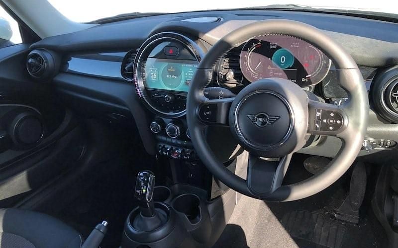 Used Mini ONE Classic 102 HP (75 kW) 2021 White Hatchback