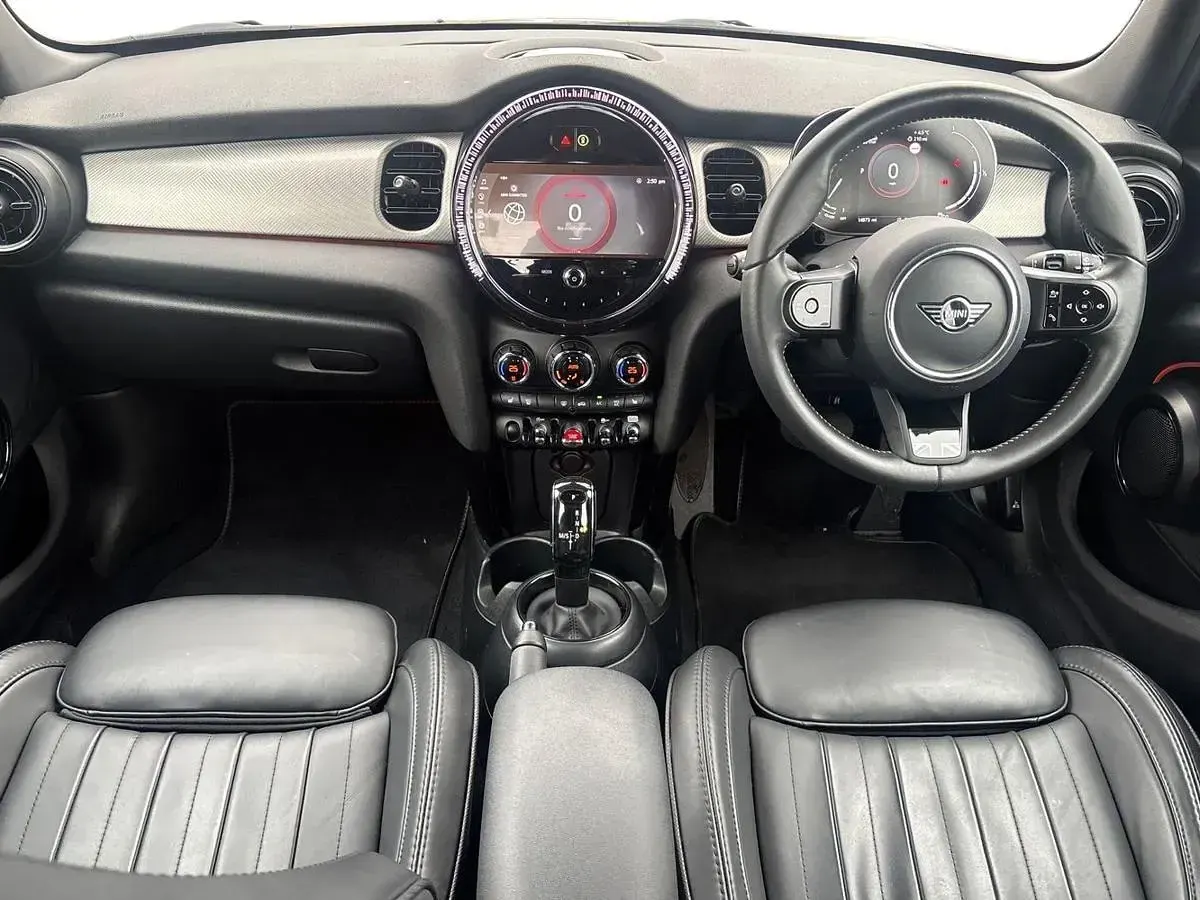 Używany Mini Cooper Exclusive 134 KM (98 kW) 2024 Szary Hatchback