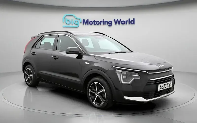 Gebraucht Kia Niro 141 PS (103 kW) 2023 Schwarz SUV