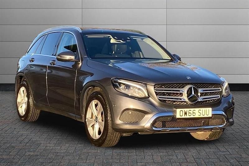 Selenite grey Used 2016 Mercedes 220 Premium Plus Estate | £16,695 (Fair price) - Image 1/4