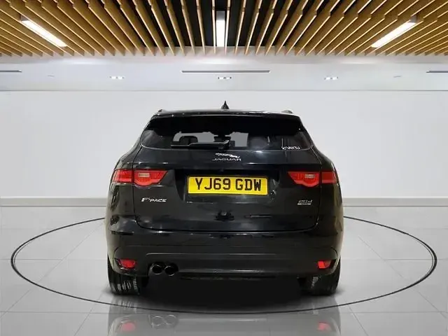 Usado Jaguar F-Pace Chequered Flag 180 HP (132 kW) 2020 Preto SUV