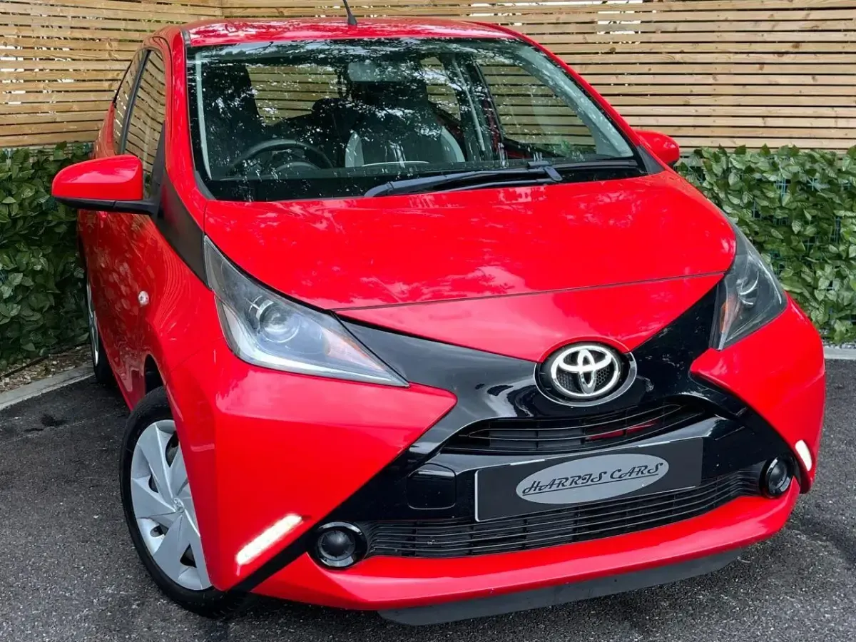 Used Toyota Aygo X-play 69 HP (50 kW) 2017 Red Hatchback