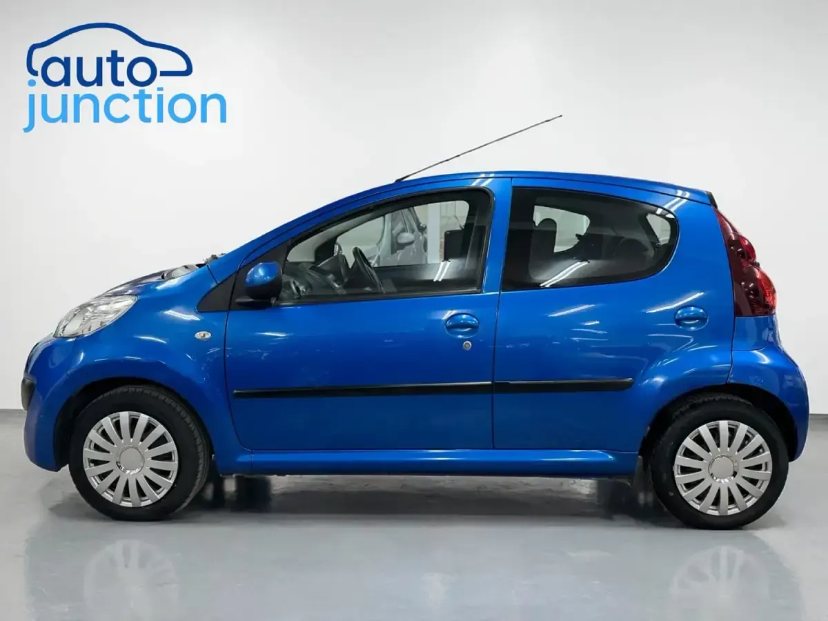 Używany Peugeot 107 Active 68 KM (50 kW) 2012 Niebieski Hatchback
