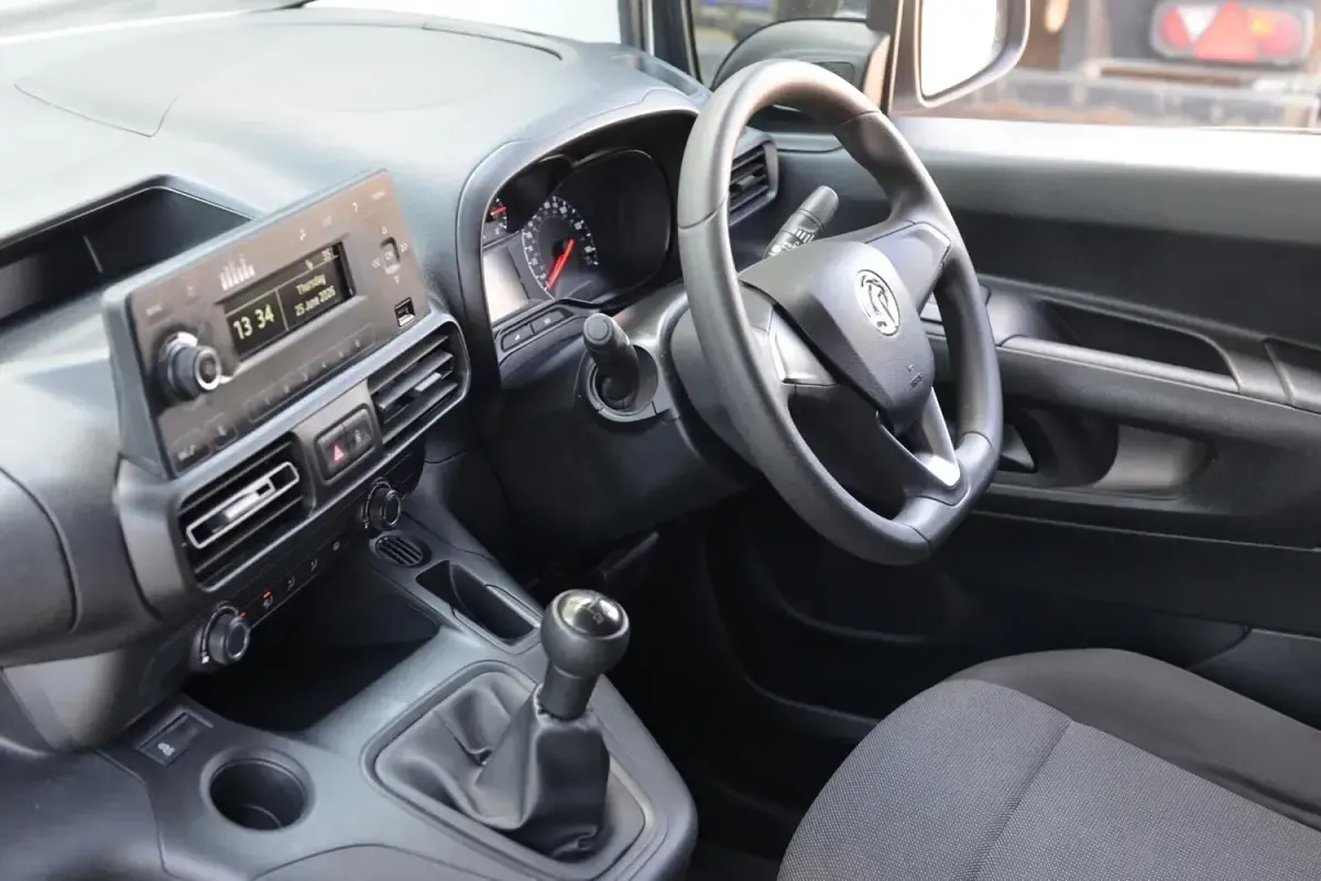 Used Vauxhall Combo Edition 75 HP (55 kW) 2021 White MPV