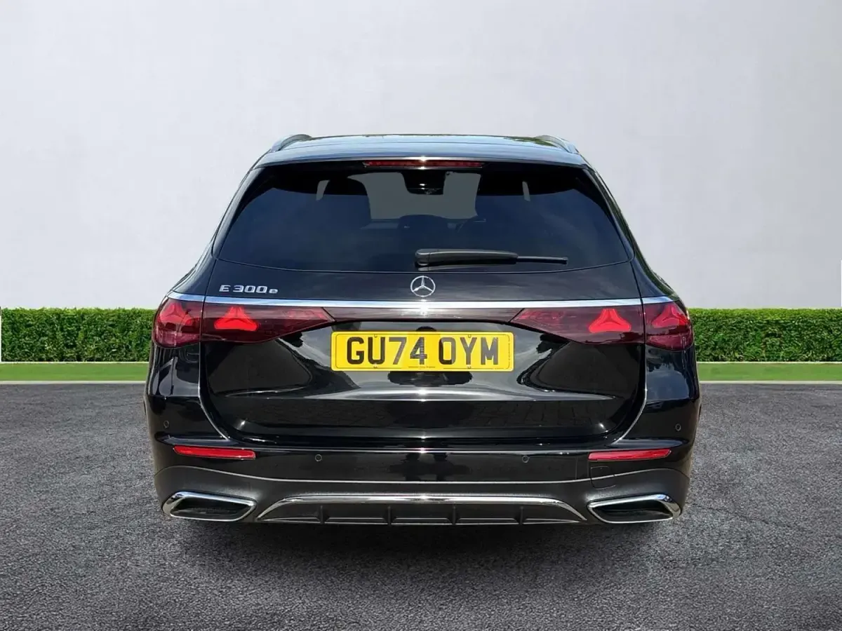 Usado Mercedes E300 AMG Line Premium 313 HP (230 kW) 2024 Preto Carrinha