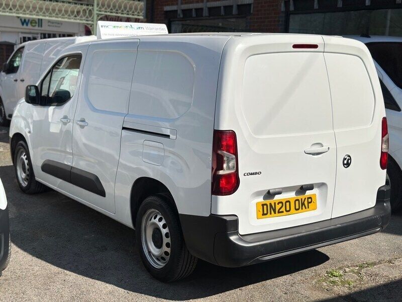White Used 2020 Vauxhall Combo Edition MPV | £7,850 (Fair price) - Image 1/4