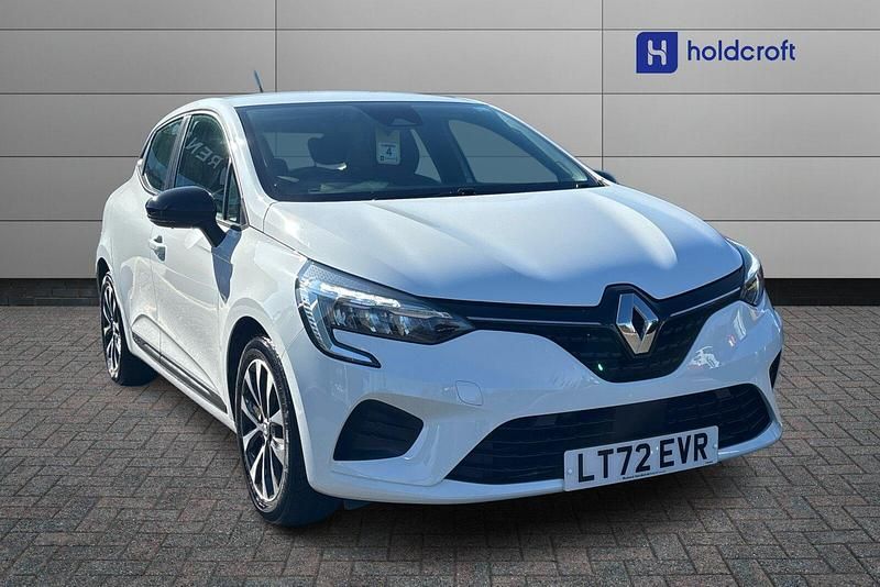 White Used 2022 Renault Clio V Hatchback | £14,599 (Fair price) - Image 1/1